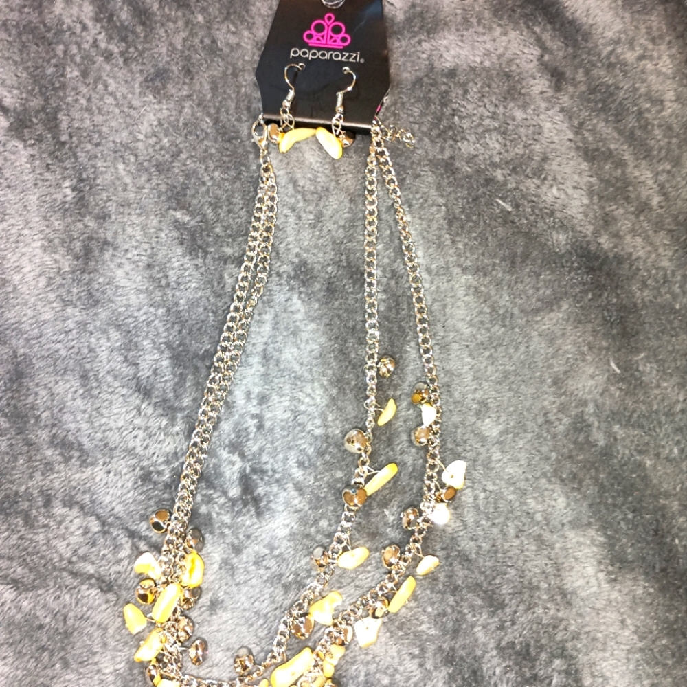 Paparazzi necklace and earring set yellow